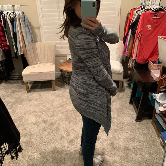 MODA Int. Sweater/Wrap - Picture 6 of 8